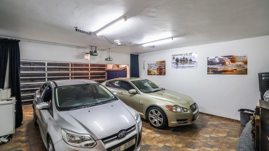 5 Bedroom Property for Sale in Dana Bay Western Cape